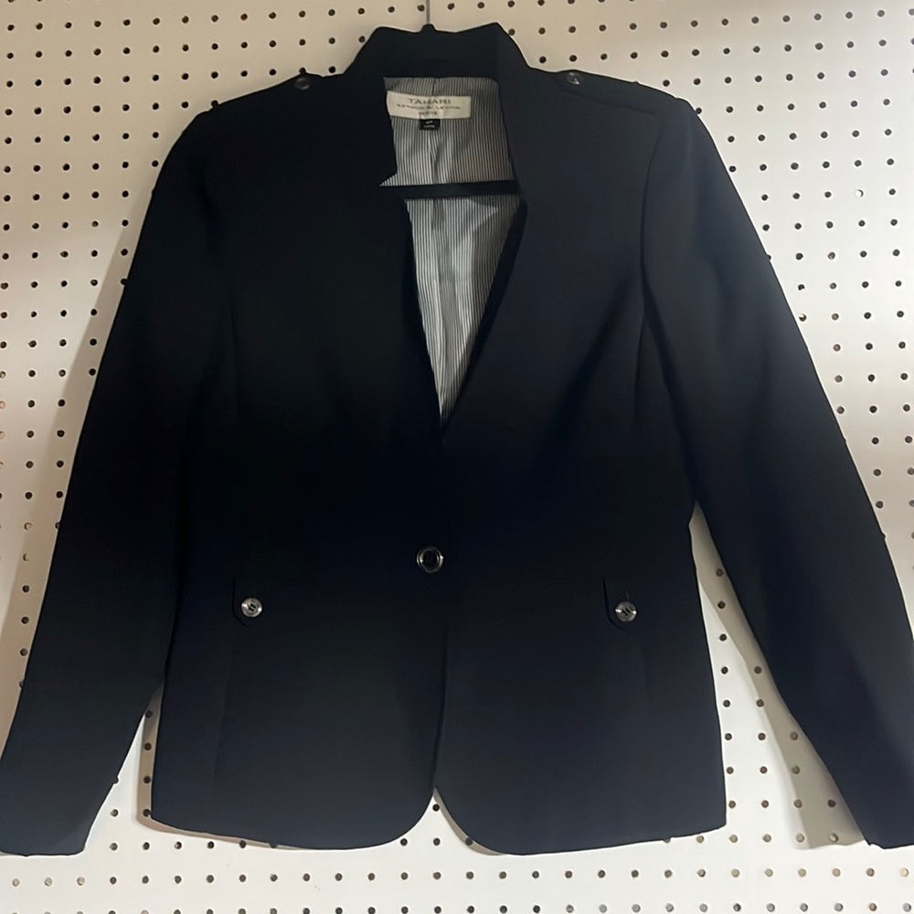 TAHARI Black suiting